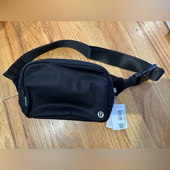 ⚡️NWT⚡️ Lululemon Everywhere Belt Bag Large - Picture 3 of 5